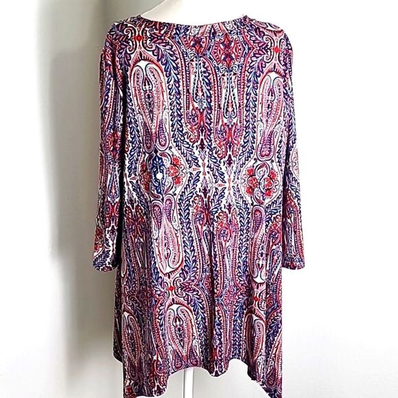 Honeyme Red, White & Blue Paisley Design Tunic, Longer on the Sides, Size 1X - Picture 7 of 8